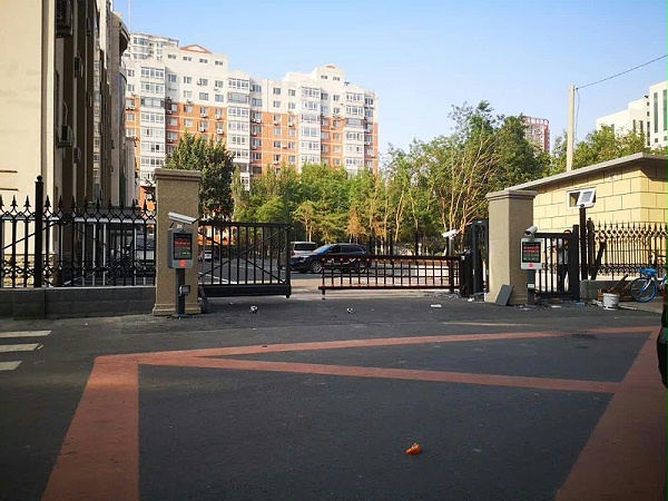 沈阳市信访局：悬浮门+车牌识别系统+空降闸